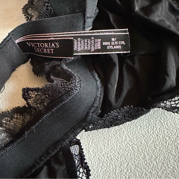 Victoria’s Secret lace black bralette - Picture 3 of 3